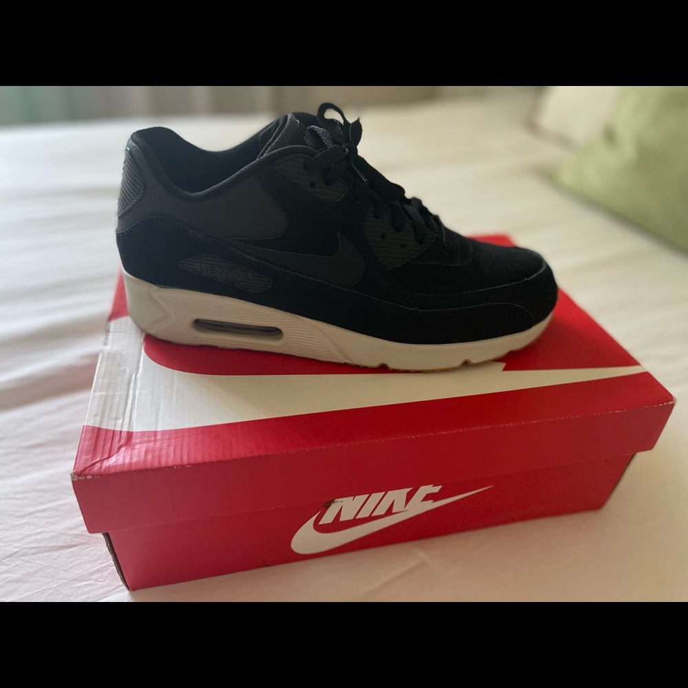 Air max 90 ultra  2.0 LTR in black with tan rubber sole